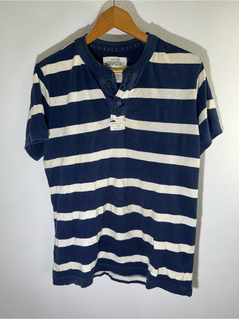 Aeropostale Mens Navy White Striped Henley Shirt Short Sleeve Medium Y2K Vintage